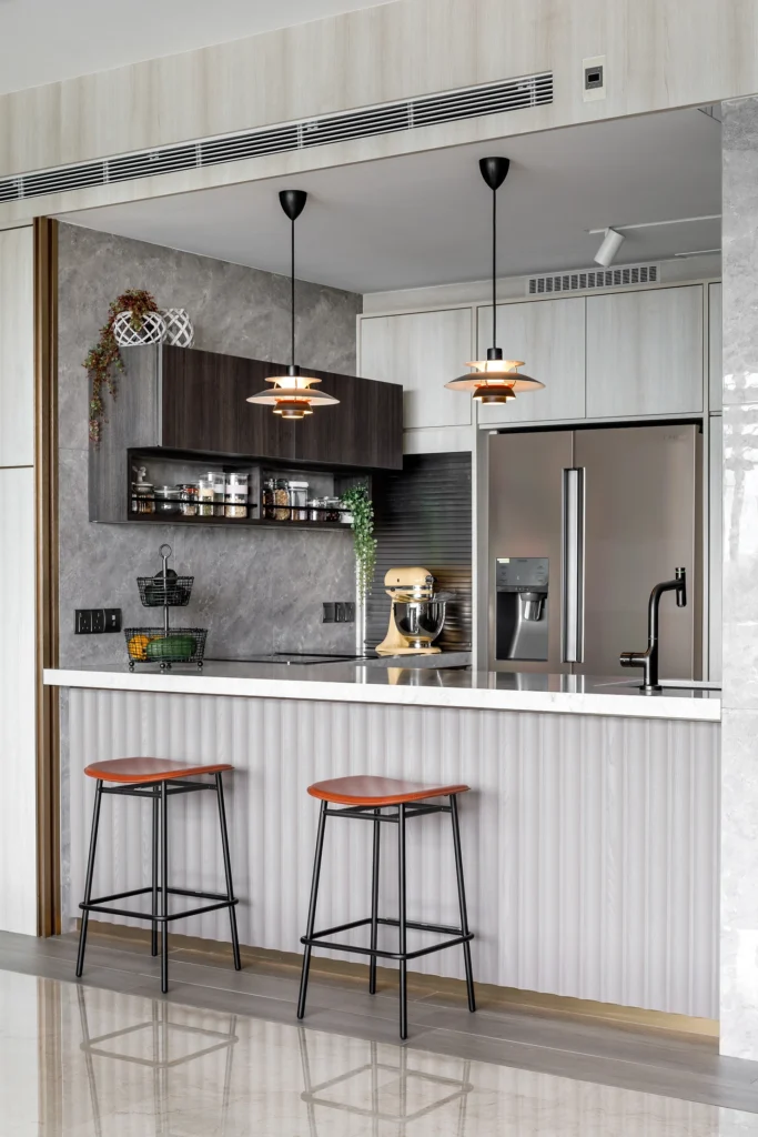 2 lights above a kitchen island